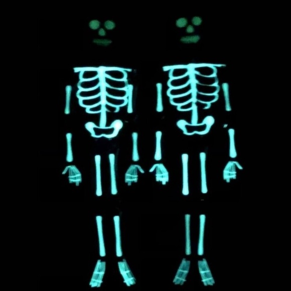 BETSEY JOHNSON Halloween Articulated Skeletons Glow-in-the-Dark Earrings NEW NWT - Picture 3 of 3